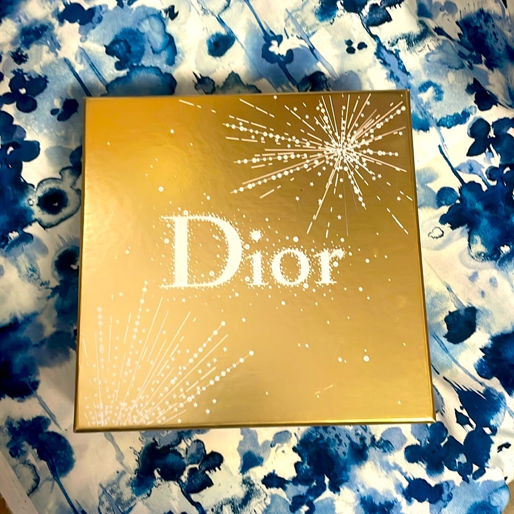 Perfume box of Dior, perfume not included. It’s just the box